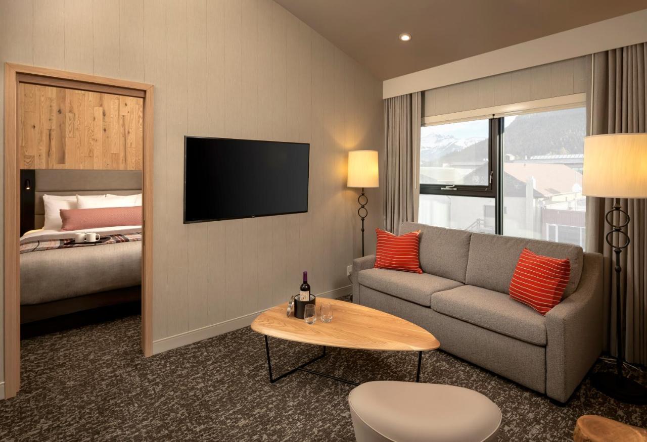 באנף Peaks Hotel And Suites מראה חיצוני תמונה