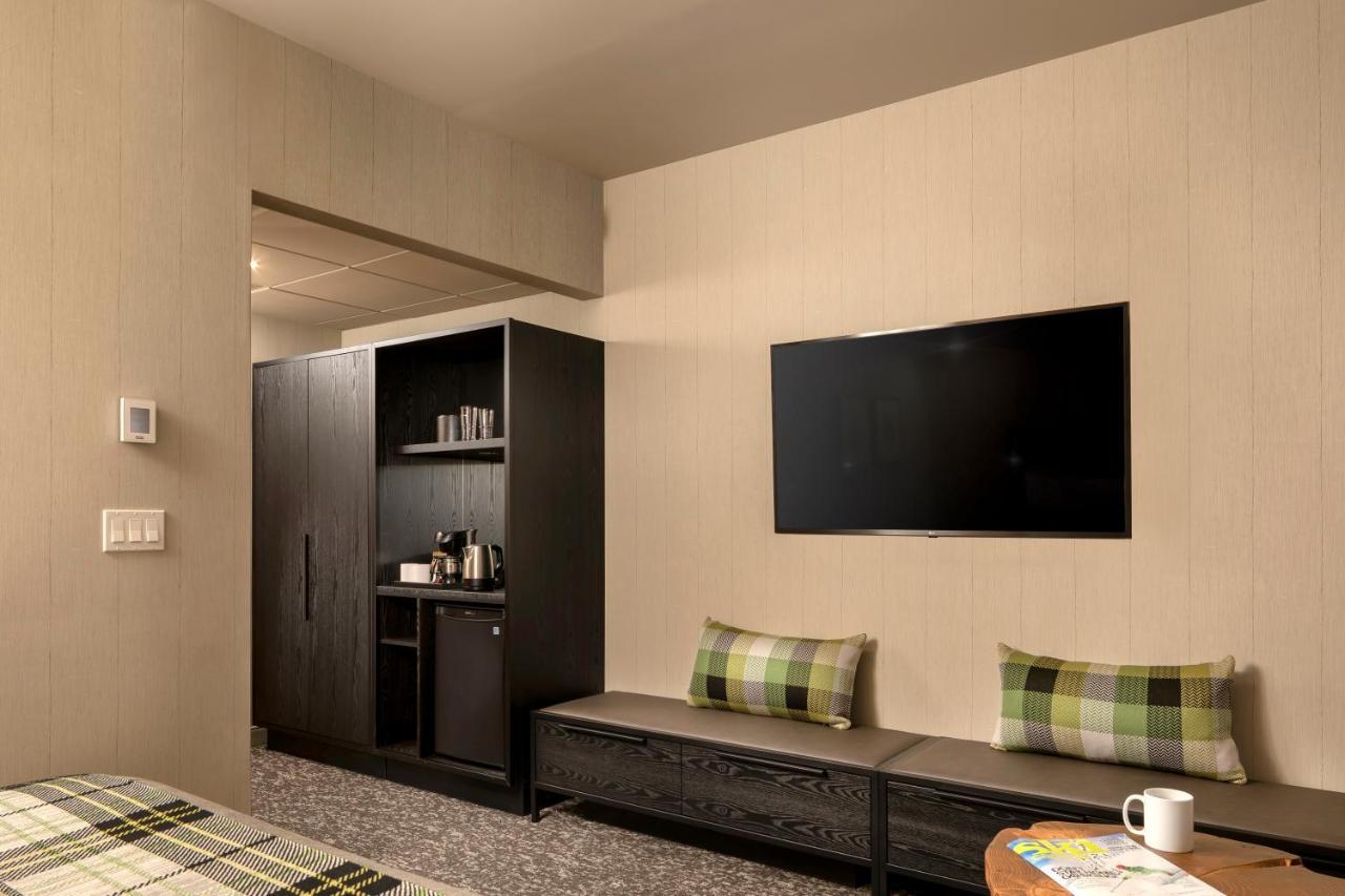 באנף Peaks Hotel And Suites מראה חיצוני תמונה