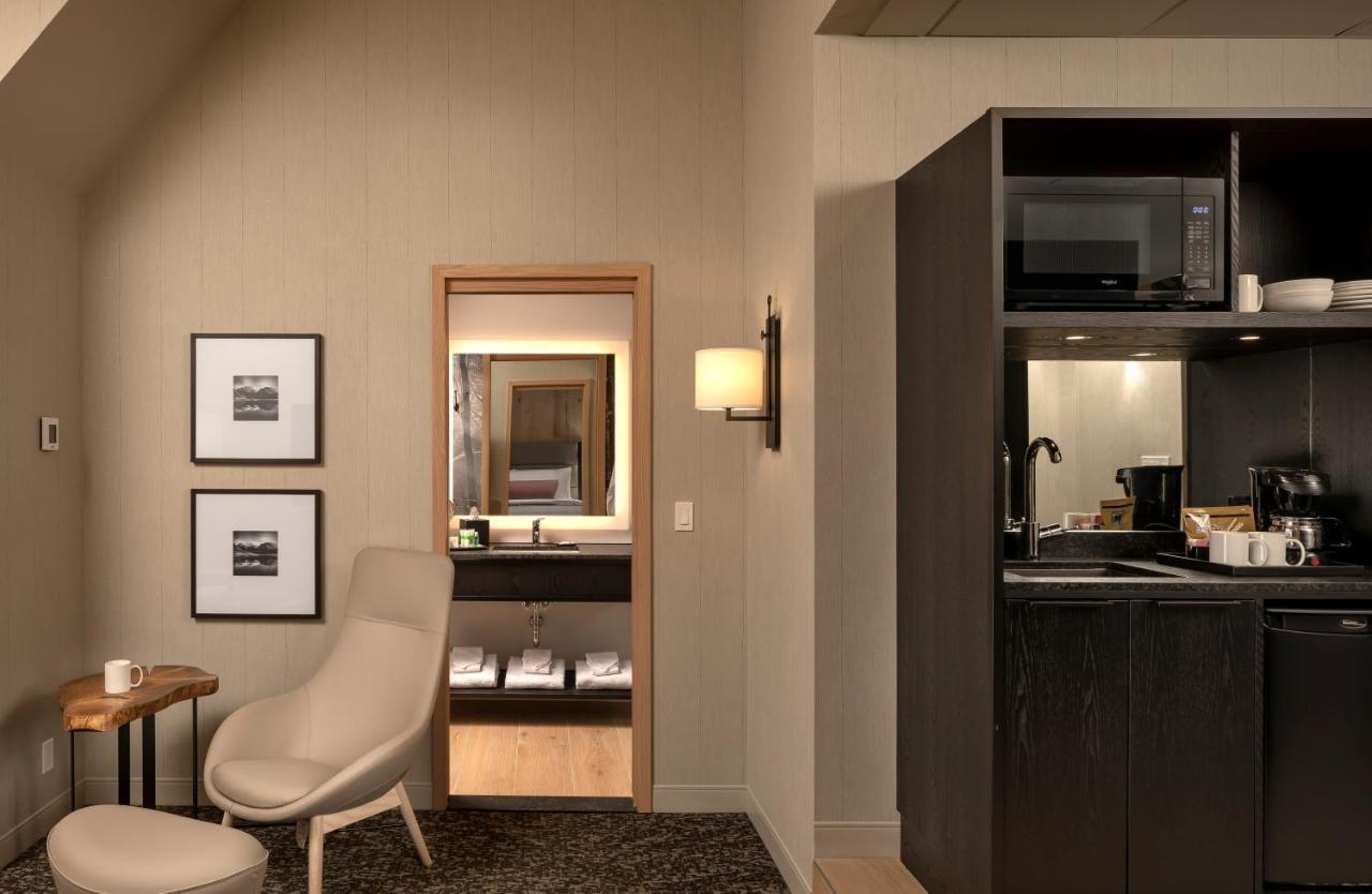 באנף Peaks Hotel And Suites מראה חיצוני תמונה