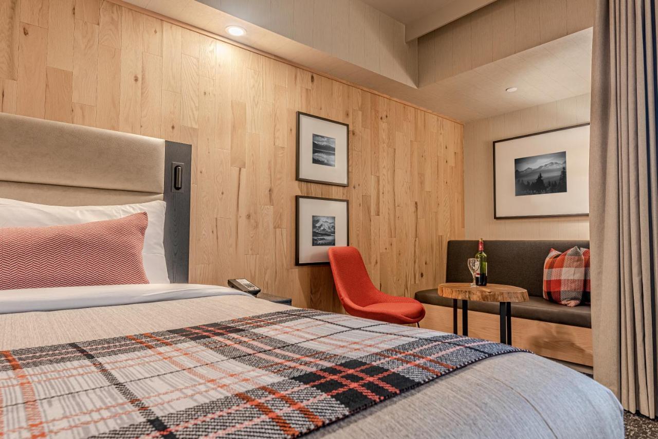באנף Peaks Hotel And Suites מראה חיצוני תמונה