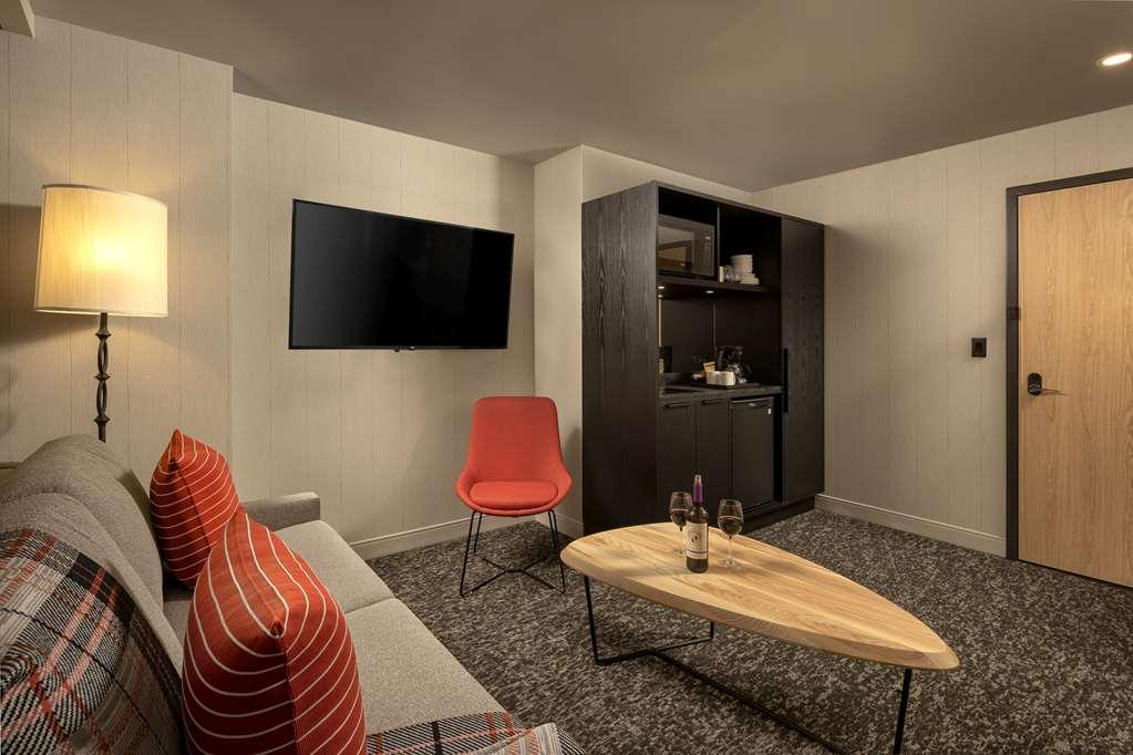 באנף Peaks Hotel And Suites חדר תמונה