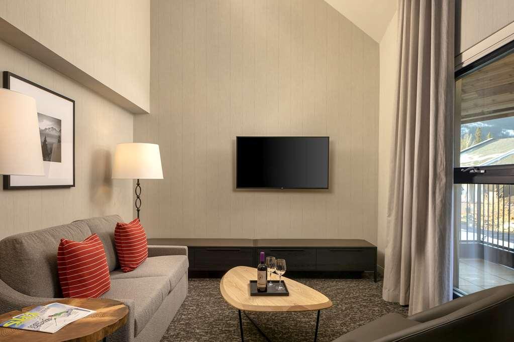 באנף Peaks Hotel And Suites מראה חיצוני תמונה