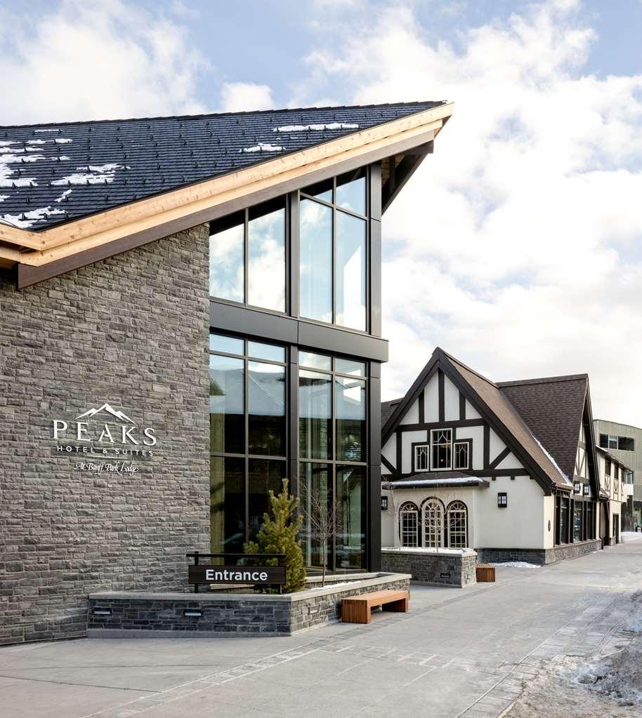 באנף Peaks Hotel And Suites מראה חיצוני תמונה